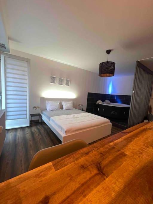 Grand Avec Jacuzzi Appartement *